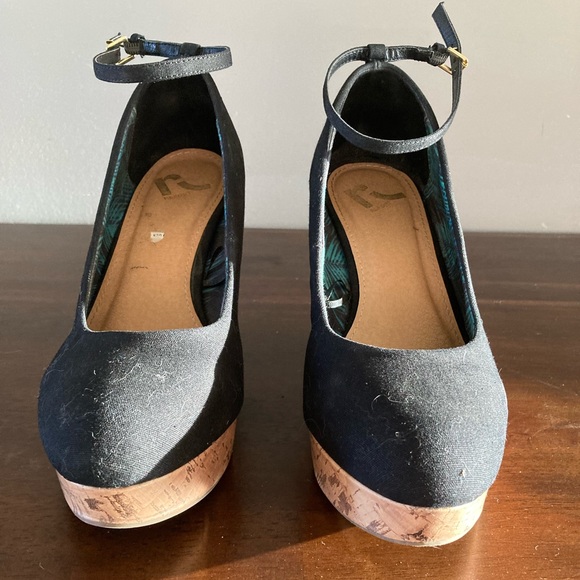 8 1/2 Wedge High Heels Report - Picture 2 of 6